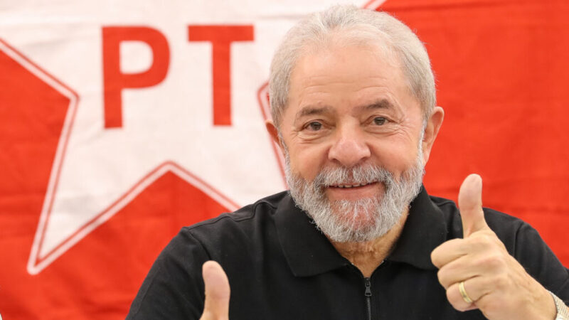 No dia das mães, presidente Lula faz homenagem