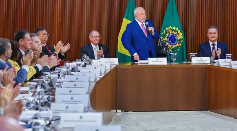 Com Turismo abalado, presidente Lula se prepara para reunião ministerial