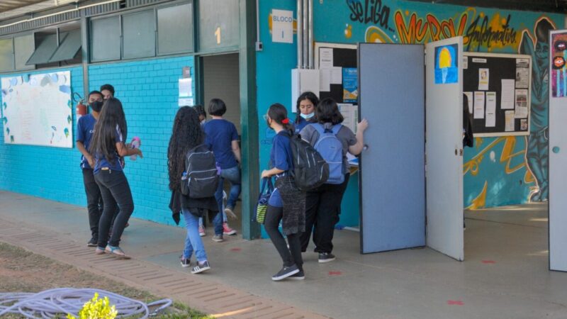 DF lidera percentual de estudantes que concluíram o ensino médio