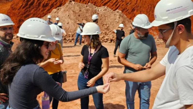 Estudantes de engenharia visitam obras do Drenar DF