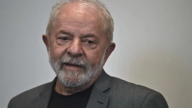 Presidente Lula faz fisioterapia e já caminha após cirurgia, segundo equipe médica