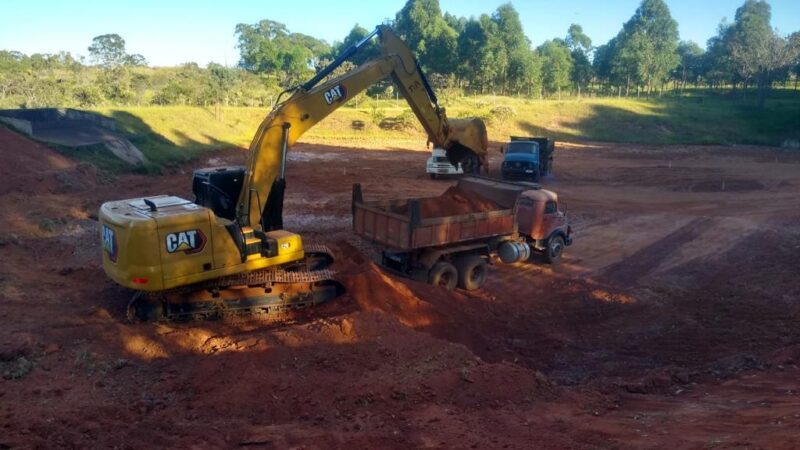 Novacap intensifica limpeza de reservatório de detenção de águas pluviais