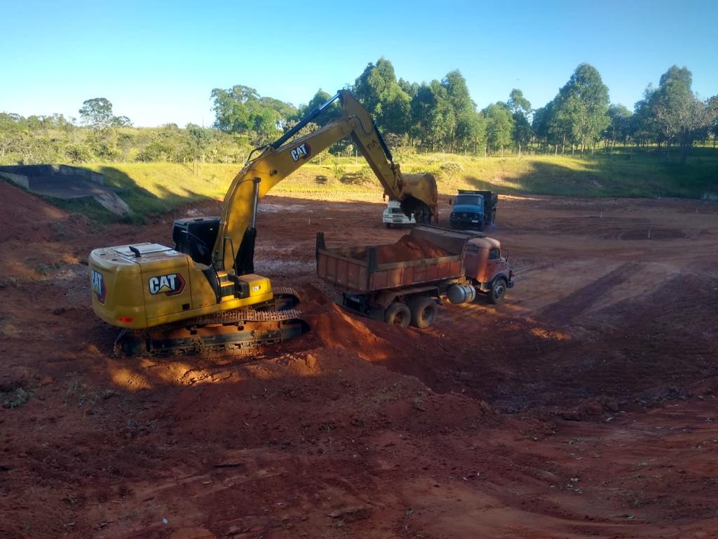 Novacap intensifica limpeza de reservatório de detenção de águas pluviais