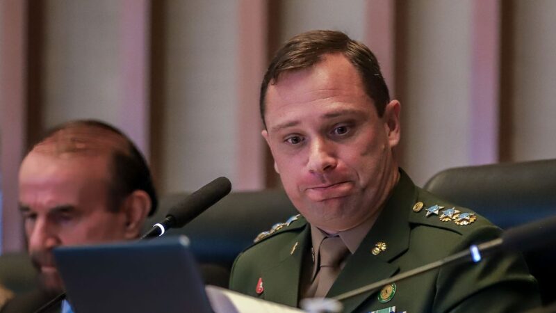 Exército diz que Mauro Cid ficará em departamento sem cargo nem função