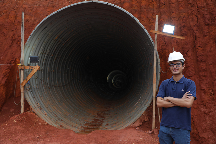 Estudantes da UnB e Iesb visitam obras da bacia de detenção do Drenar DF