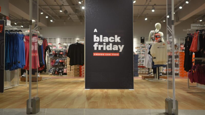 Menos da metade dos brasilienses acreditam em preços da Black Friday