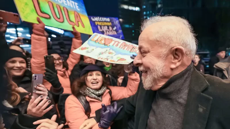 Presidente Lula chega a Berlim, onde reforça acordos em diversos setores