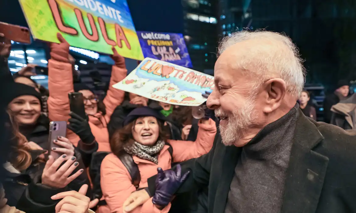 Presidente Lula chega a Berlim, onde reforça acordos em diversos setores