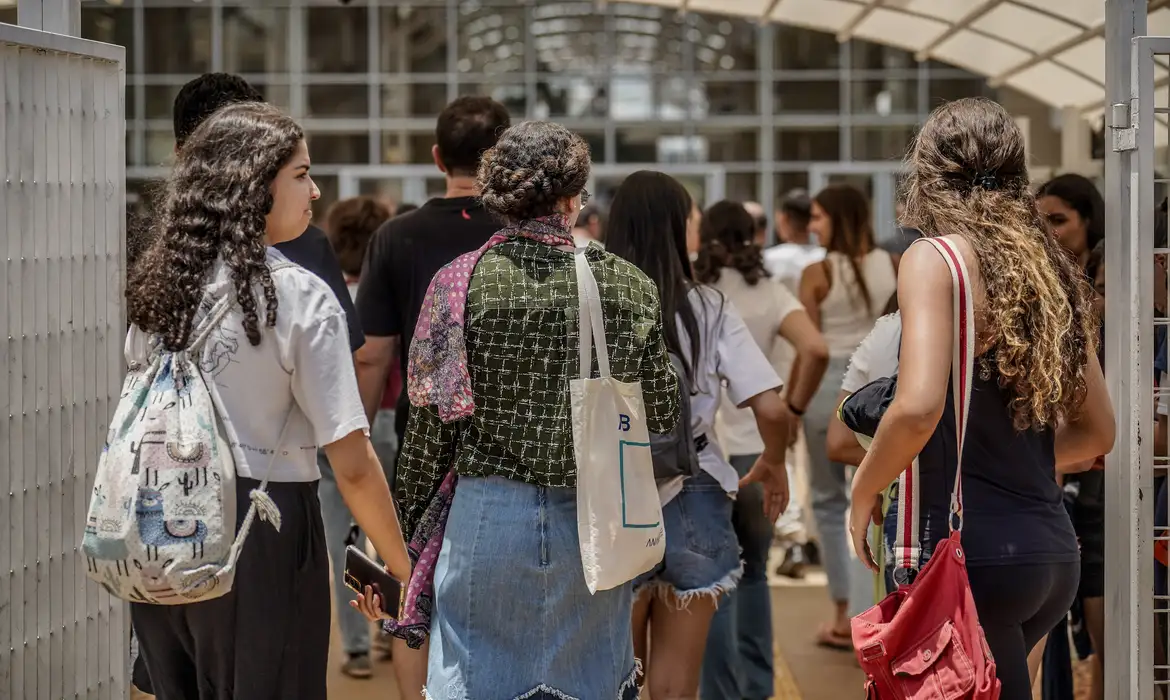 MEC autoriza mais vagas de direito e medicina em instituições privadas