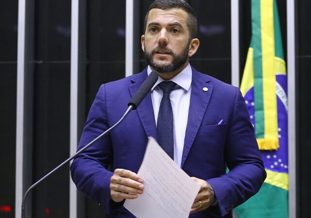 Lesa Pátria: deputado do PL é alvo de mandado de busca e apreensão