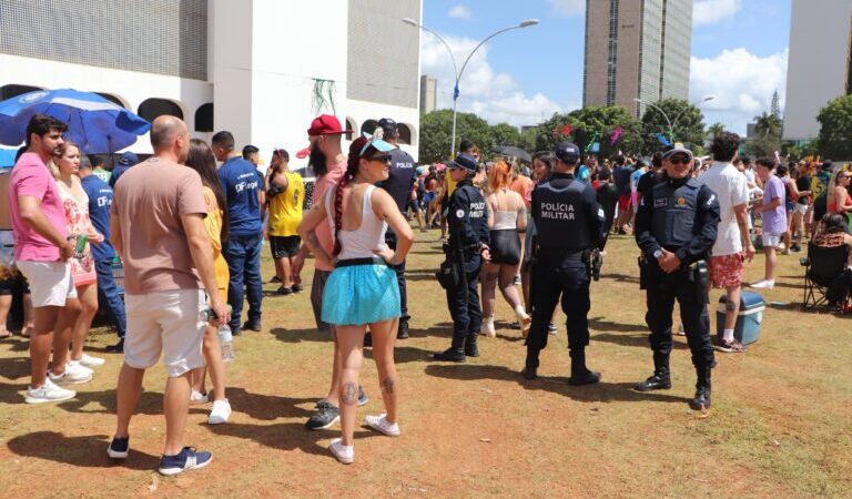 Blocos de Carnaval têm monitoramento de drones e câmeras no DF