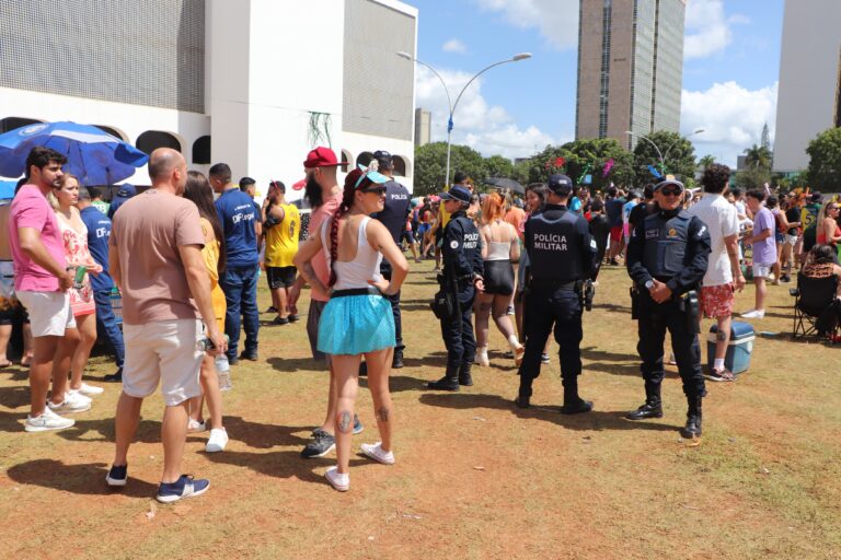 Blocos de Carnaval têm monitoramento de drones e câmeras no DF