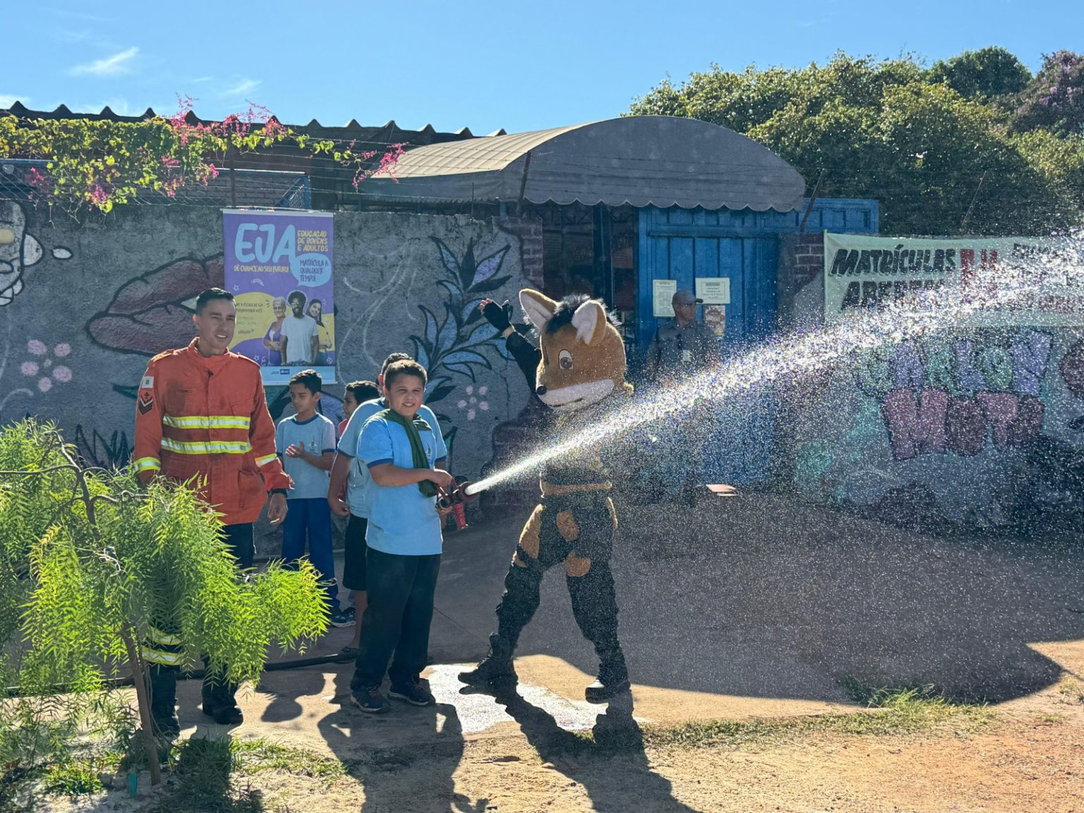 Estudantes participam de blitz educativa para prevenção de incêndios florestais