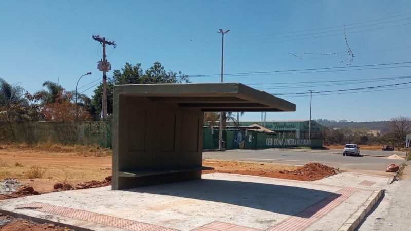 Sete RAs do DF ganham 109 novos abrigos para passageiros do transporte coletivo