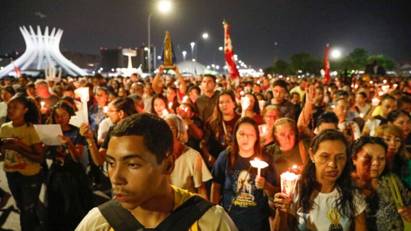 Festa de Nossa Senhora Aparecida, padroeira de Brasília, reúne centenas na Esplanada dos Ministérios