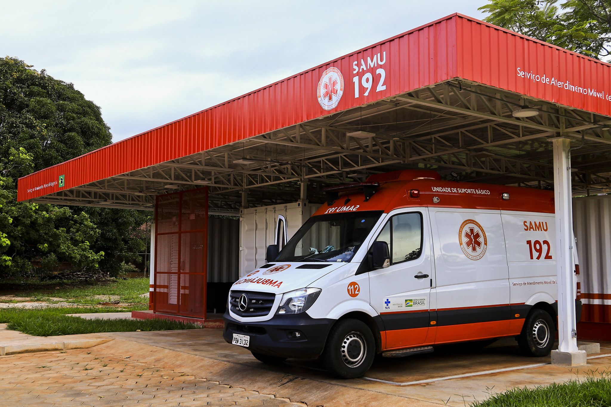 Tem ambulância no trânsito? Seja cidadão e ajude a salvar vidas