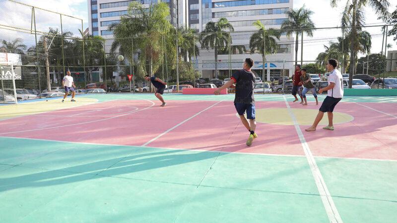 Mais de 40 parquinhos infantis e 14 quadras esportivas são reformados em Taguatinga
