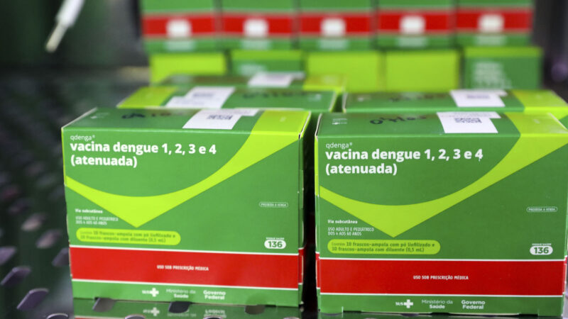 Mais de 163 mil crianças e adolescentes já se vacinaram contra a dengue no DF