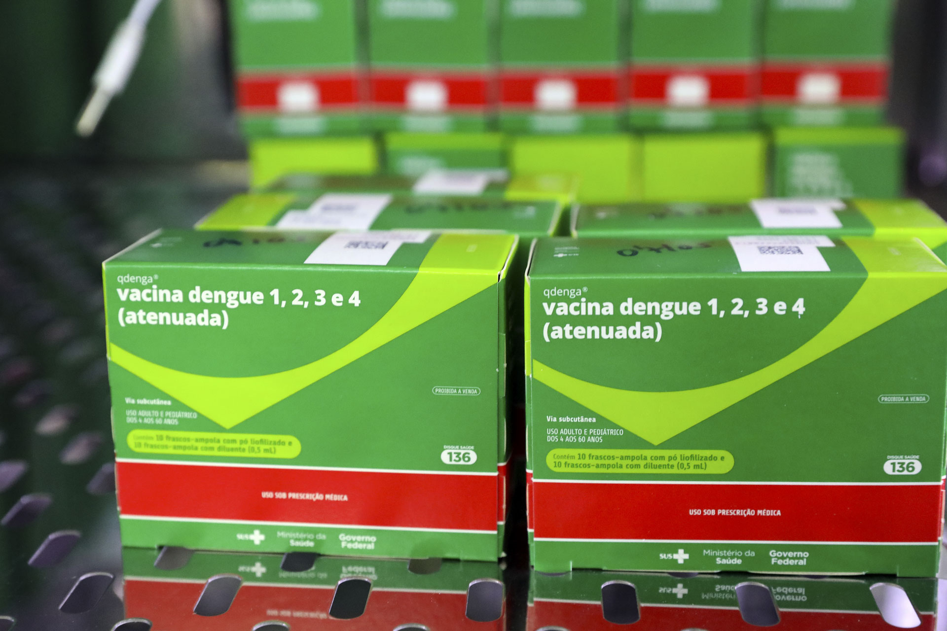Mais de 163 mil crianças e adolescentes já se vacinaram contra a dengue no DF