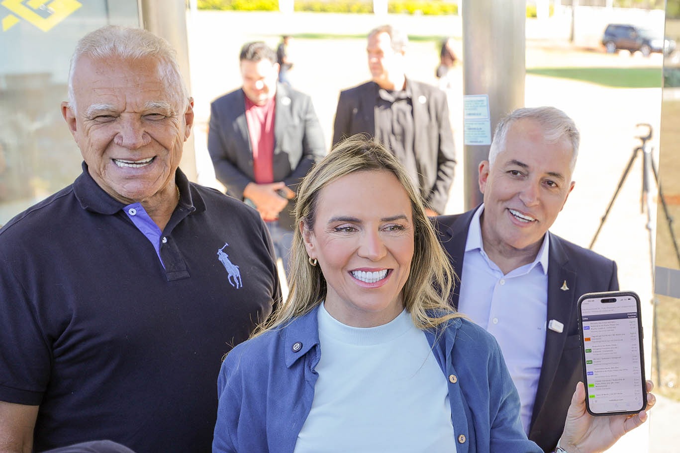 GDF inova com tecnologia em paradas de ônibus para consulta de horários do transporte público em tempo real