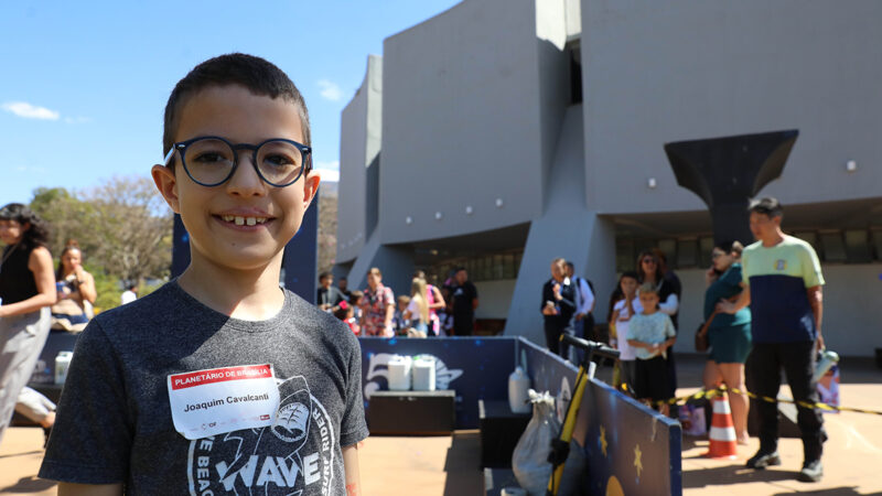 Férias espaciais: Oficinas do Planetário de Brasília despertam curiosidade científica em crianças
