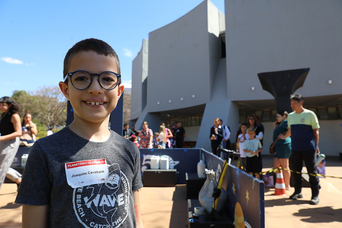 Férias espaciais: Oficinas do Planetário de Brasília despertam curiosidade científica em crianças