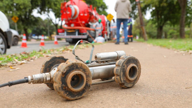 GDF usa tecnologia de ponta para desobstruir bocas de lobo e garantir o bom funcionamento de sistema de drenagem