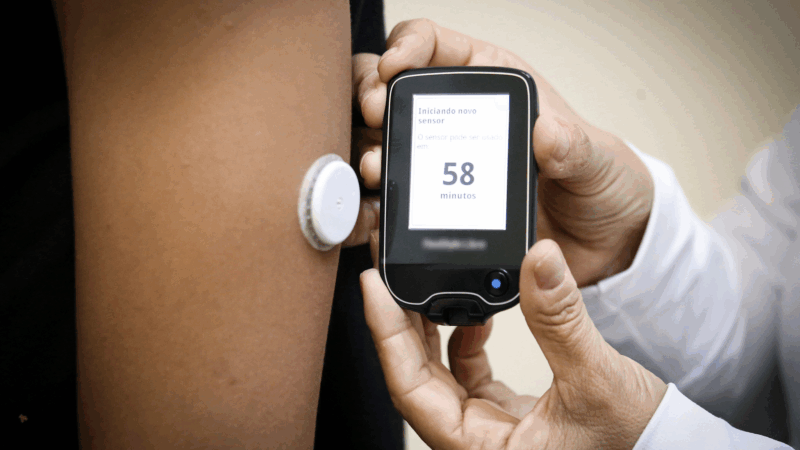 GDF investirá R$ 7,2 milhões em novos sensores de monitoramento de glicose para pacientes diabéticos