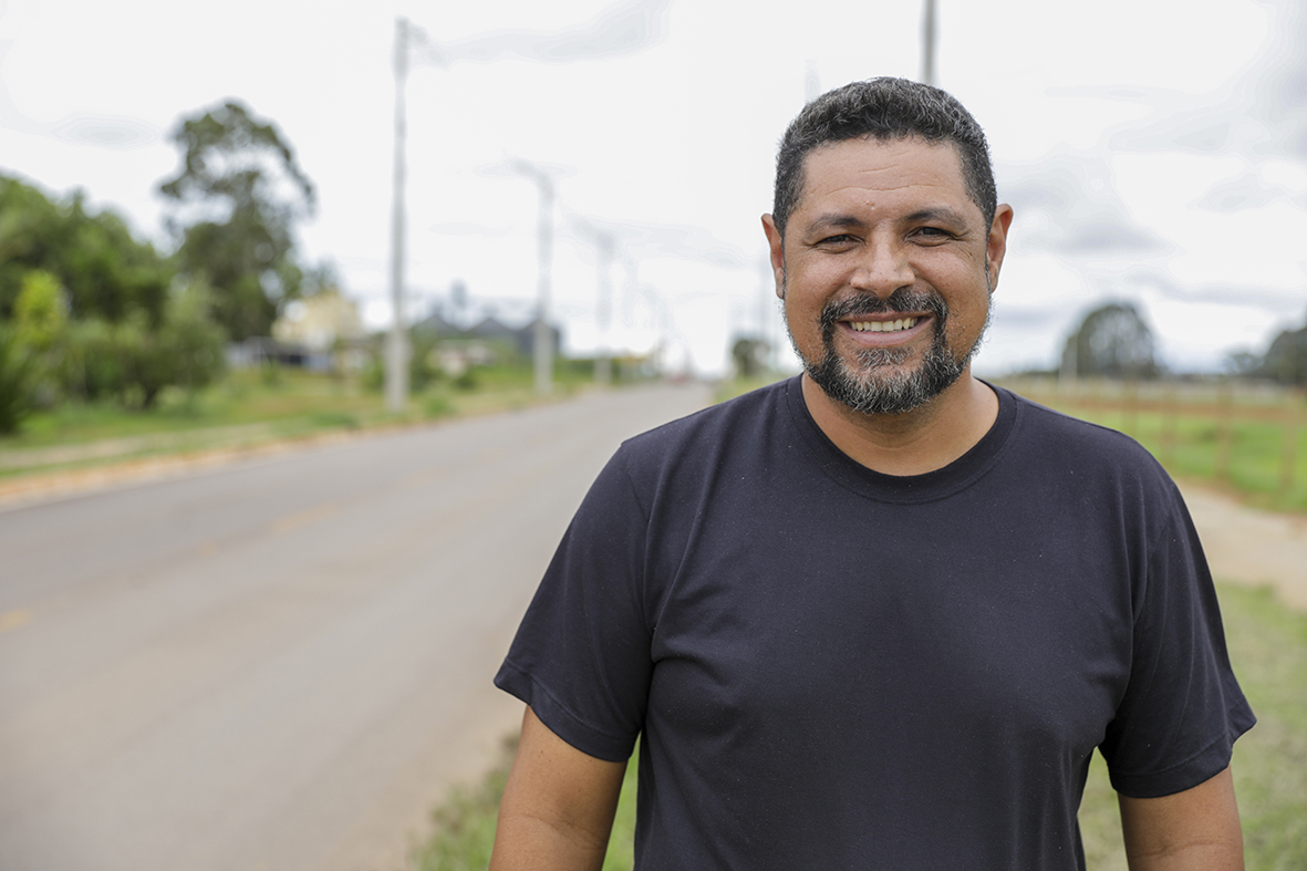 Rua asfaltada, vidas transformadas: obra na Avenida Monjolo mudou rotina de moradores do Recanto das Emas