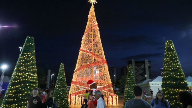 Nosso Natal 2025 ilumina Esplanada dos Ministérios e atrai famílias com espetáculos gratuitos
