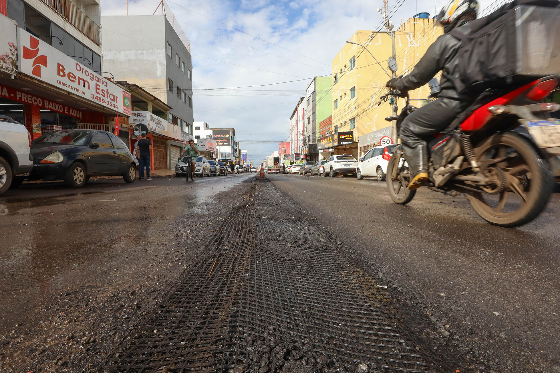 Recapeamento da Avenida Del Lago melhora mobilidade no Itapoã