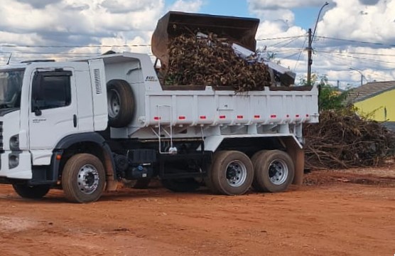Mutirão do SLU retira 1,2 mil toneladas de entulho no Riacho Fundo II e reforça combate à dengue