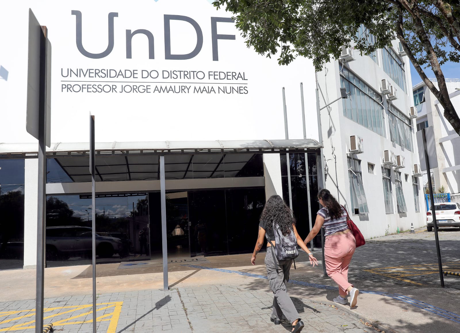 Governadora nomeia nova reitora da UnDF