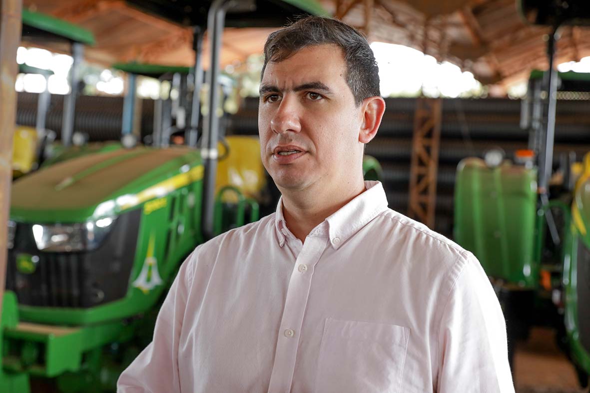 Com investimento superior a R$ 6 milhões, GDF cede máquinas agrícolas a associações de produtores
