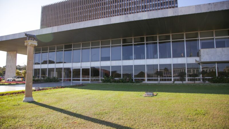 Governadora decreta ponto facultativo na próxima segunda-feira(29)