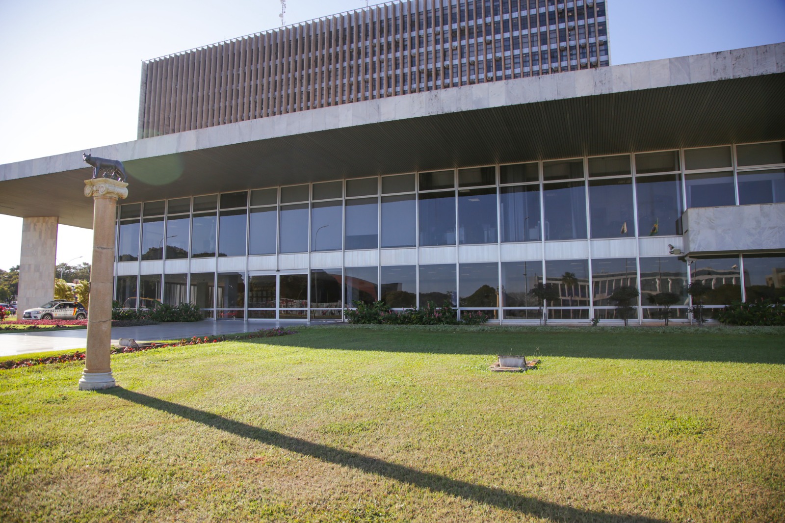 Governadora decreta ponto facultativo na próxima segunda-feira(29)