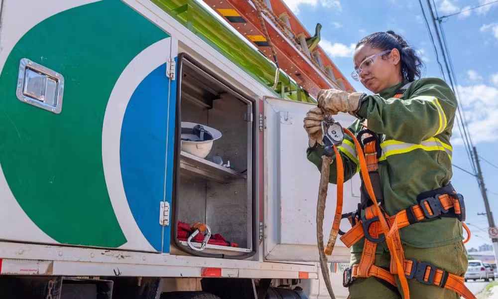 Neoenergia oferece 54 vagas gratuitas para formar eletricistas no DF